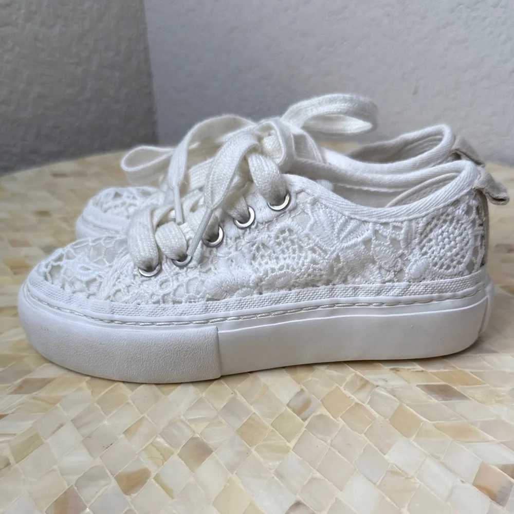 Kids White Lace Sneakers kid’s size 29 (toddler 5)